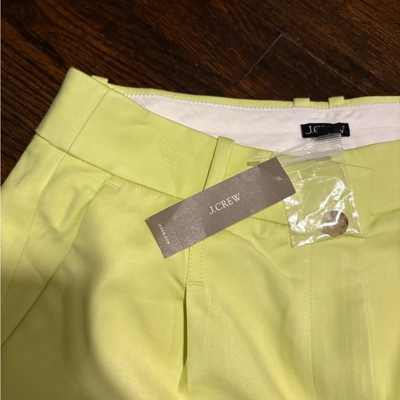 Size 6 chartreuse Bermuda shorts. NWT - Picture 4 of 7